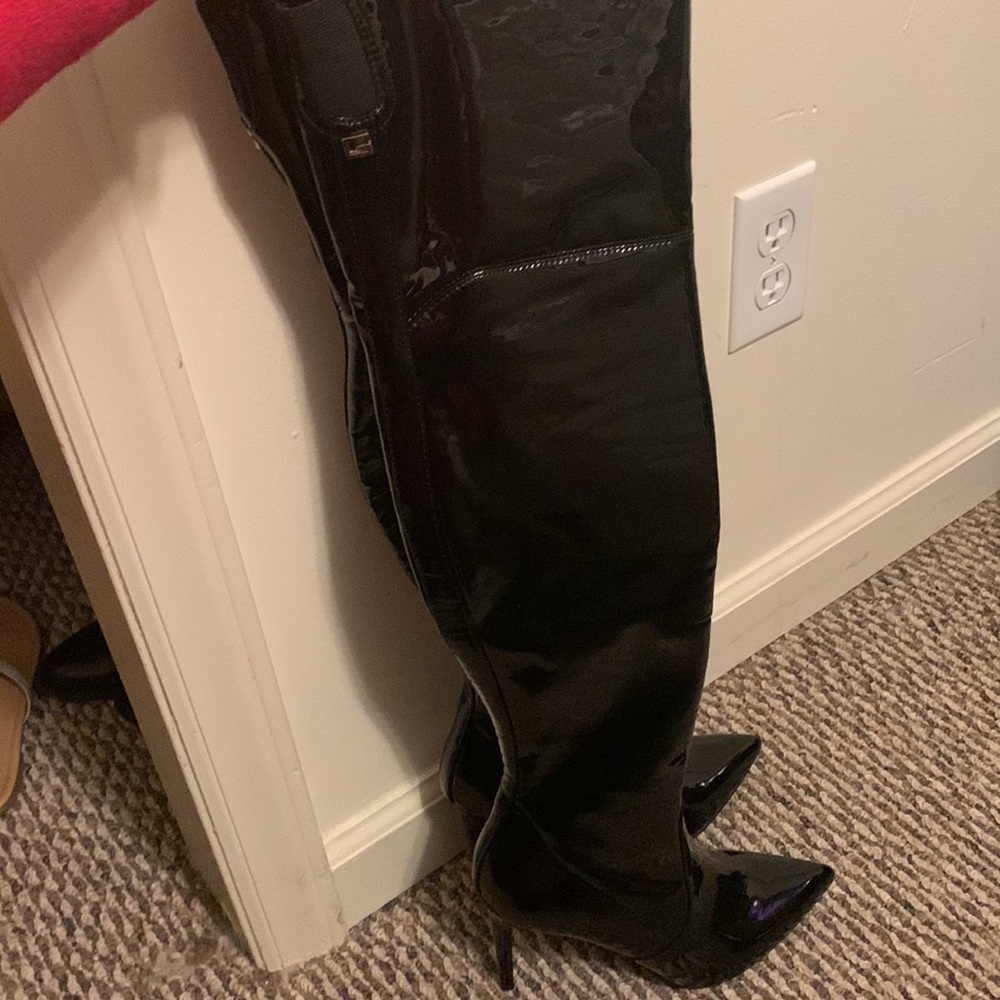 Brand new Guess boots